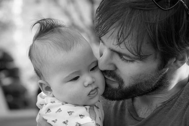 NHS offer mental health treatment for new dads